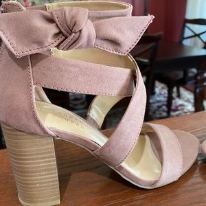 Lauren Conrad mauve color sandal size 6.5 NWOT